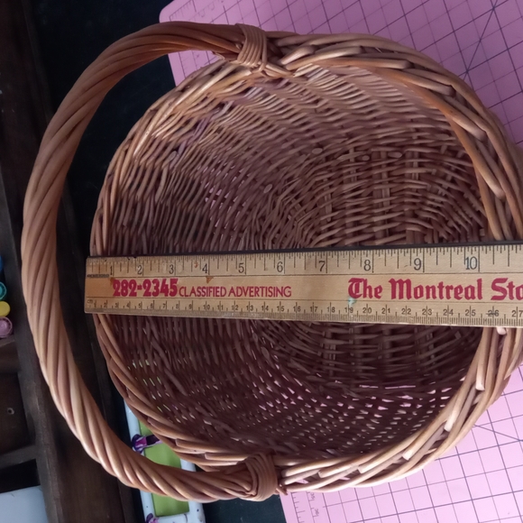 Vintage woven basket with handle - Picture 6 of 8